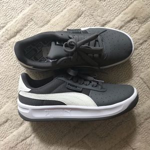 NWOT Puma sneakers